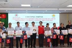 TP Hồ Ch&iacute; Minh hỗ trợ kinh ph&iacute; điều trị cho 400 bệnh nh&acirc;n mắc bệnh hiểm ngh&egrave;o