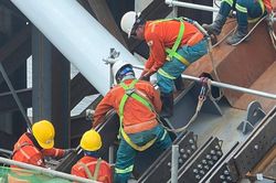 Cầu đi bộ qua s&ocirc;ng S&agrave;i G&ograve;n bước v&agrave;o giai đoạn kiểm định