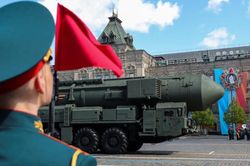 Điện Kremlin k&ecirc;u gọi Nga v&agrave; Mỹ khẩn trương nối lại đ&agrave;m ph&aacute;n kiểm so&aacute;t vũ kh&iacute; hạt nh&acirc;n