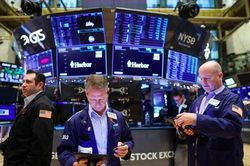 Dow Jones tăng hơn 500 điểm nhờ h&agrave;ng loạt b&aacute;o c&aacute;o t&agrave;i ch&iacute;nh t&iacute;ch cực
