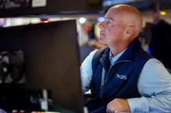 Dow Jones tăng điểm mạnh nhờ loạt b&aacute;o c&aacute;o t&agrave;i ch&iacute;nh khả quan v&agrave; gi&aacute; dầu 'hạ nhiệt'