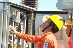 SỬA LUẬT ĐIỆN LỰC: Gỡ điểm nghẽn, giữ gi&aacute; điện hợp l&yacute;