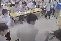 H&agrave; Nội: Bắt khẩn cấp nam sinh h&agrave;nh hung c&ocirc; gi&aacute;o ngay trong giờ học