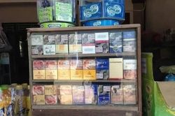 Quầy tạp h&oacute;a c&oacute; thể kh&ocirc;ng c&ograve;n được b&agrave;y bao thuốc l&aacute; trước mặt kh&aacute;ch?