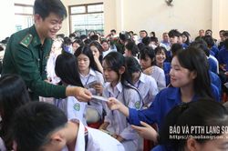 Hơn 300 học sinh Trường THPT Ba Sơn nghe tuy&ecirc;n truyền ph&aacute;p luật