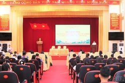 L&agrave;o Cai đối thoại về ch&iacute;nh s&aacute;ch lao động, việc l&agrave;m tại Lục Y&ecirc;n