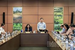 Đại biểu Quốc hội tỉnh thảo luận c&aacute;c dự &aacute;n luật về hiến, lấy, gh&eacute;p m&ocirc;, bộ phận cơ thể người v&agrave; ph&ograve;ng, chống t&aacute;c hại của thuốc l&aacute;