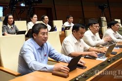 Ho&agrave;n thiện ch&iacute;nh s&aacute;ch ph&aacute;p luật, đ&aacute;p ứng y&ecirc;u cầu thực tiễn v&agrave; bảo đảm an sinh x&atilde; hội