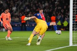 Champions League: PSG hạ Barca, Liverpool thắng kịch tính