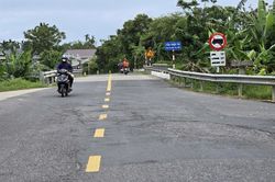 Quảng Trị: 24 tỷ đồng sửa chữa nền mặt đường, tho&aacute;t nước dọc QL49C
