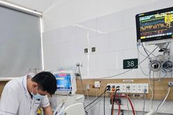 Vụ ngộ độc kh&iacute; clo tại H&agrave; Nội: C&oacute; trường hợp tổn thương phổi nghi&ecirc;m trọng, suy đa phủ tạng