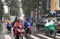 Kh&ocirc;ng kh&iacute; lạnh tr&agrave;n về g&acirc;y mưa r&agrave;o rải r&aacute;c ở miền Bắc