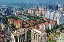 Thanh khoản ph&acirc;n kh&uacute;c căn hộ k&eacute;m, gi&aacute; b&aacute;n vẫn neo tr&ecirc;n đỉnh