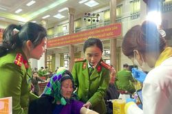 B&agrave;i cuối: Thu nhận mẫu ADN, th&ecirc;m hy vọng cho th&acirc;n nh&acirc;n liệt sĩ