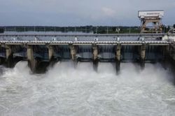 Hồ thủy điện Trị An xả tr&agrave;n ở mức cao