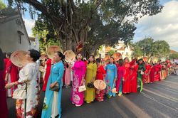 H&agrave; Nội ph&aacute;t động thực hiện 10 m&ocirc; h&igrave;nh x&acirc;y dựng người thanh lịch, văn minh