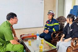 'Đừng sợ, c&oacute; ch&uacute;ng t&ocirc;i đ&acirc;y rồi!': Lời trấn an giữa biển lửa trở th&agrave;nh điểm tựa ph&uacute;t sinh tử