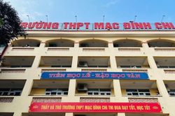 Nam sinh đ&aacute;nh c&ocirc; gi&aacute;o tr&ecirc;n bục giảng: Nh&agrave; trường b&aacute;o c&aacute;o g&igrave;?