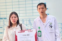 Trao gần 44 triệu đồng bạn đọc gi&uacute;p đỡ đến người đ&agrave;n &ocirc;ng suy đa tạng sau tai nạn