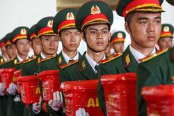 Chuyến bay đặc biệt đưa 8.453 mẫu sinh phẩm h&agrave;i cốt liệt sĩ ra H&agrave; Nội gi&aacute;m định ADN