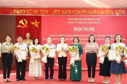 Phường Kiến Hưng trao giải Cuộc thi ch&iacute;nh luận bảo vệ nền tảng tư tưởng của Đảng
