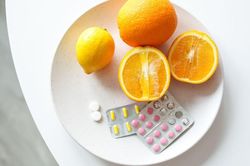 5 sai lầm khi uống vitamin C tăng sức đề kh&aacute;ng l&uacute;c giao m&ugrave;a, ph&ograve;ng cảm c&uacute;m