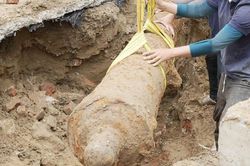 Ph&aacute;t hiện khẩu s&uacute;ng thần c&ocirc;ng d&agrave;i gần 3 m&eacute;t tại Th&agrave;nh Điện Hải