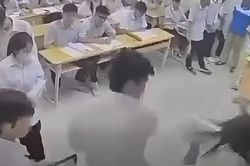 Khởi tố nam học sinh lớp 12 đ&aacute;nh c&ocirc; gi&aacute;o g&atilde;y xương c&aacute;nh mũi