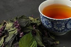 Người mắc c&uacute;m A c&oacute; n&ecirc;n uống nước t&iacute;a t&ocirc;?