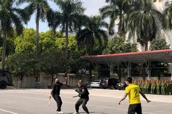 Cảnh sát đặc nhiệm dùng võ thuật điêu luyện hạ gục nhóm đối tượng hành hung người dân