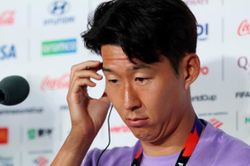 Son Heung-min bị đ&agrave;n em ở tuyển H&agrave;n Quốc c&ocirc; lập