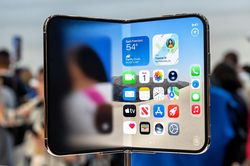 Kh&aacute;ch v&atilde;ng lai chỉ c&oacute; thể mua iPhone Duo ở những nơi n&agrave;y