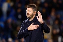 Carrick phải rời Manchester United