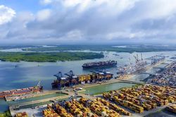 N&acirc;ng cao sức cạnh tranh, vươn ra thị trường to&agrave;n cầu