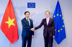 Hợp t&aacute;c Quốc ph&ograve;ng Việt Nam-EU ng&agrave;y c&agrave;ng mở rộng