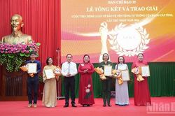 Vĩnh Long trao giải Cuộc thi ch&iacute;nh luận bảo vệ nền tảng tư tưởng của Đảng
