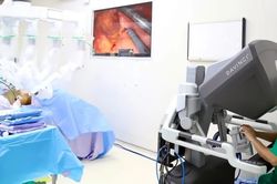 Đại tiện ra m&aacute;u 2 tuần, người đ&agrave;n &ocirc;ng 47 tuổi ph&aacute;t hiện ung thư trực tr&agrave;ng