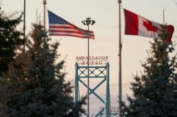 Vì sao Mỹ bất ngờ cắt giảm thuế đối với gỗ mềm Canada?