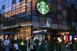 Starbucks Trung Quốc y&ecirc;u cầu kh&aacute;ch mua h&agrave;ng mới được ngồi tại qu&aacute;n