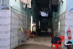 Con đi l&agrave;m về ph&aacute;t hiện cha tử vong trong ph&ograve;ng trọ