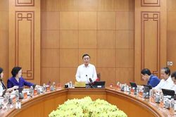 Thường trực Ban B&iacute; thư chủ tr&igrave; sơ kết 1 năm thực hiện Nghị quyết số 72-NQ/TW
