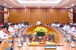 Thường trực Ban B&iacute; thư Trần Cẩm T&uacute; chủ tr&igrave; sơ kết 1 năm thực hiện Nghị quyết 72