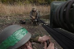 B&ecirc;n trong chiến dịch phản c&ocirc;ng b&iacute; mật của Ukraine tại Donbas