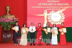 Vĩnh Long trao giải cho 59 t&aacute;c phẩm ch&iacute;nh luận xuất sắc