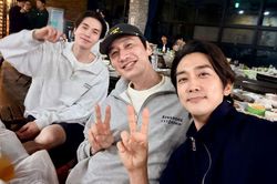 Song Seung Hun hội ngộ Lee Dong Wook, người thứ 3 xuất hiện gây chú ý