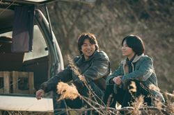 Phim mới của Song Hye Kyo v&agrave; Gong Yoo chốt ng&agrave;y l&ecirc;n s&oacute;ng, h&eacute; lộ poster ấn tượng