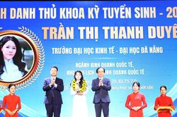 Đại học Đ&agrave; Nẵng vinh danh thủ khoa v&agrave; trao học bổng N&acirc;ng bước sinh vi&ecirc;n năm 2026