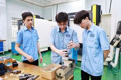 Học sinh, sinh vi&ecirc;n tuyệt đối cảnh gi&aacute;c khi sử dụng phương tiện giao th&ocirc;ng