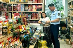 N&acirc;ng cao &yacute; thức chấp h&agrave;nh ph&aacute;p luật về an to&agrave;n thực phẩm