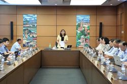 Đoàn đại biểu Quốc hội tỉnh Lào Cai góp ý hoàn thiện chính sách đất đai, nhà ở, bảo đảm quyền lợi của người dân